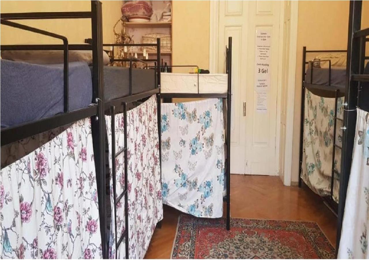 Taj Hostel ティビリシ エクステリア 写真
