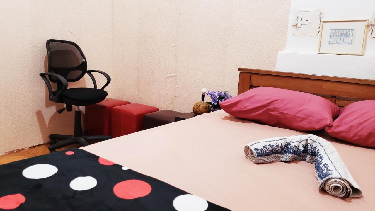 Taj Hostel ティビリシ エクステリア 写真